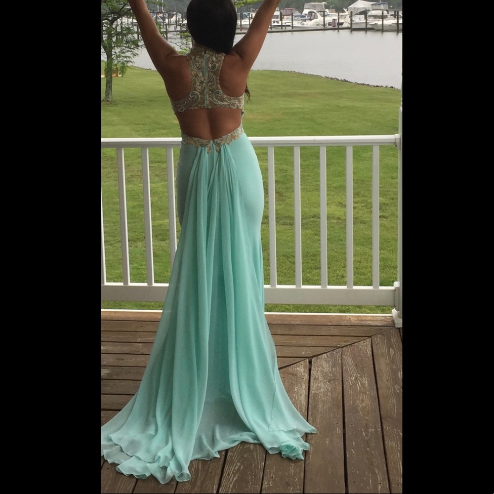 STUNNING MINT GREEN BLUE MADISON JAMES PROM DRESS